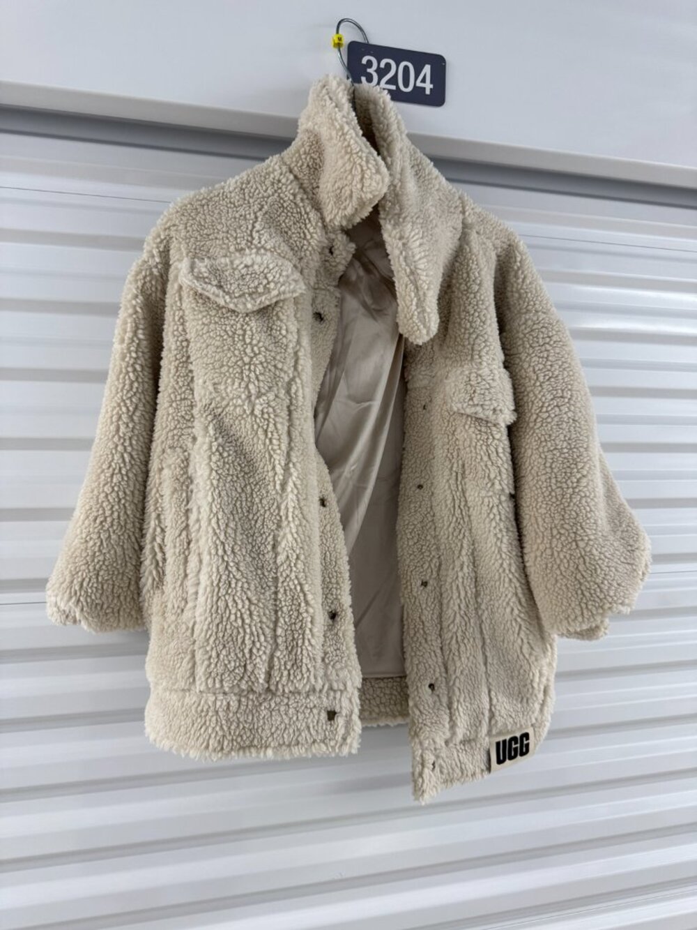 UGG Frankie Sherpa Trucker Jacket in women’s size small